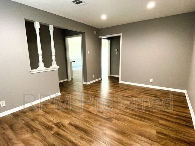 Building Photo - 10506 Rockaway Dr