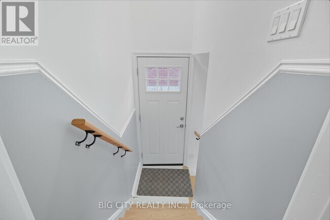 Building Photo - 7 Armitage Dr