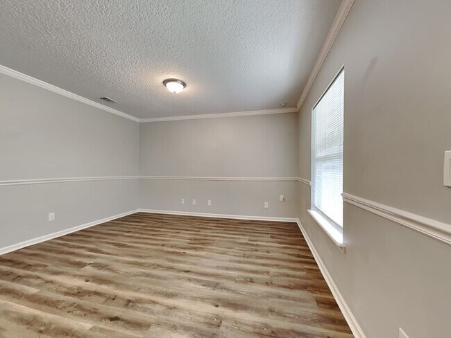 Foto del edificio - 5561 Chenango Blvd