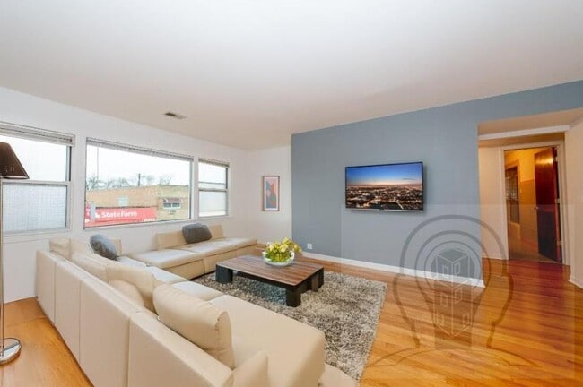 Building Photo - 2 bedroom in CHICAGO IL 60641