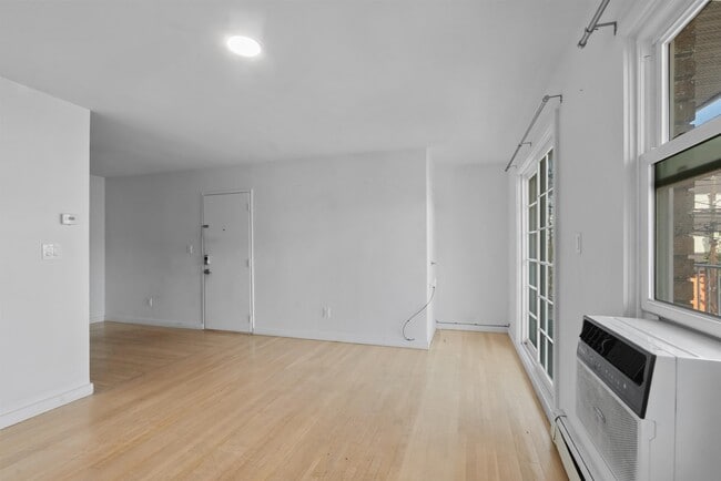 Building Photo - 4013 Hudson Ave