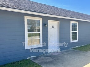 Building Photo - 218 E 14th St