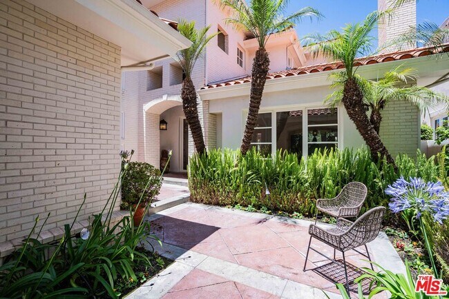 Foto del edificio - 12695 Promontory Rd