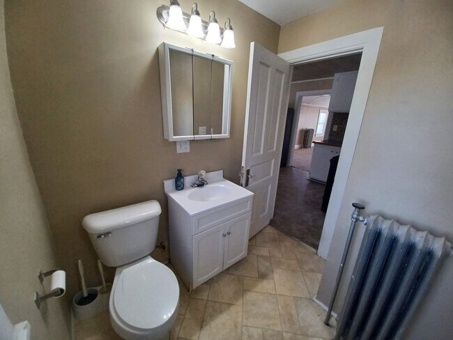 Building Photo - 1712 18th Street - Duplex