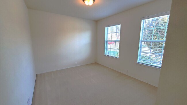 Foto del edificio - 3021 Sawgrass Dr