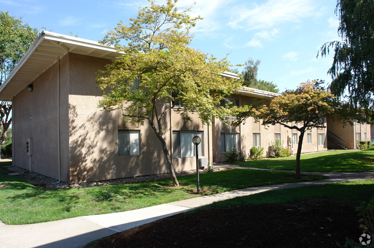 Building Photo - Mulberry Gardens Apartments