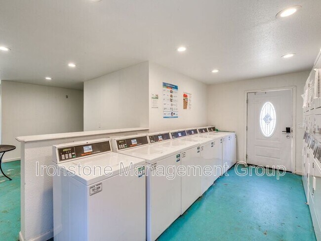 Foto del edificio - 4657 S Darlington Ave