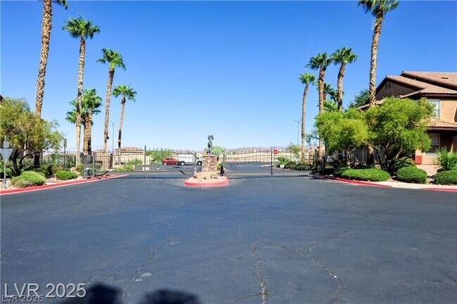 Foto del edificio - 231 W Horizon Ridge Pkwy