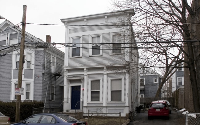 Building Photo - 224 Banks St