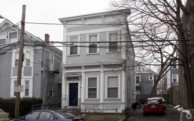 Building Photo - 224 Banks St