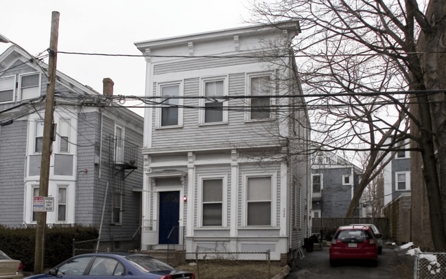 Building Photo - 224 Banks St