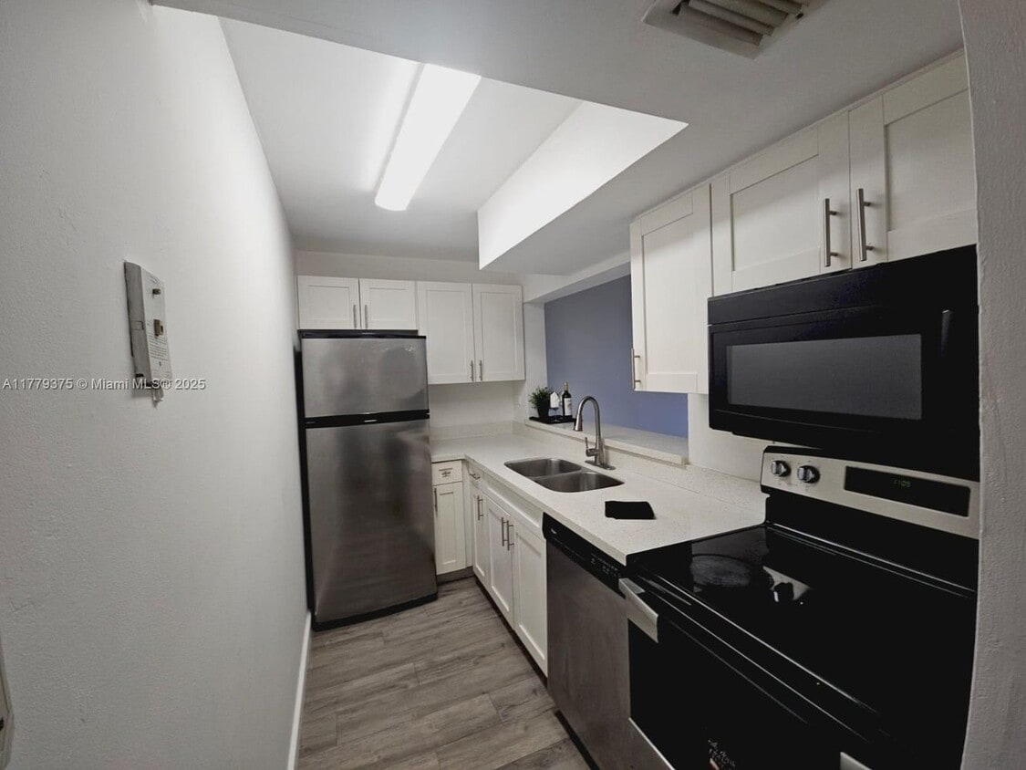 Photo - 1720 NW N River Dr-113-113