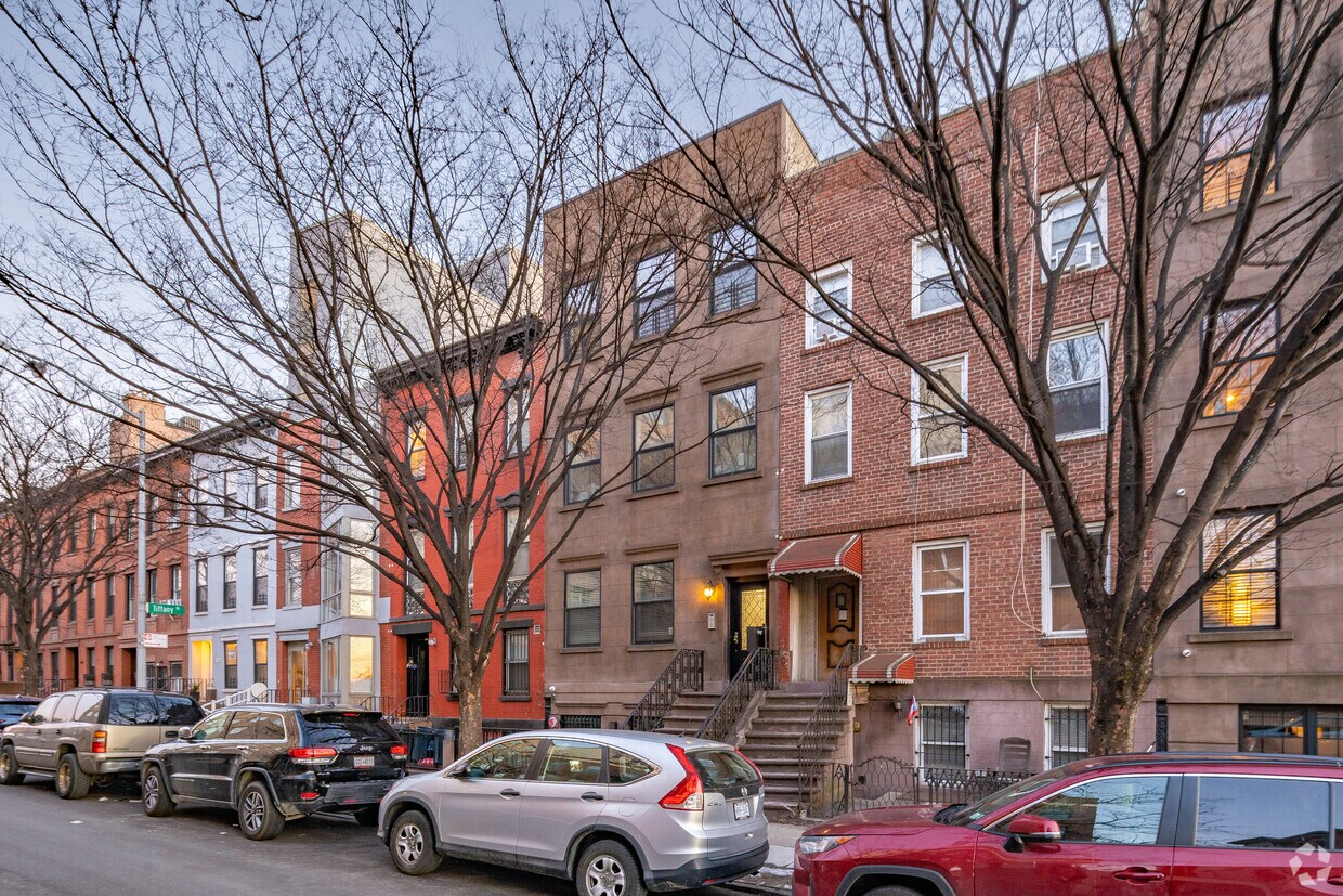Primary Photo - 136 Degraw St