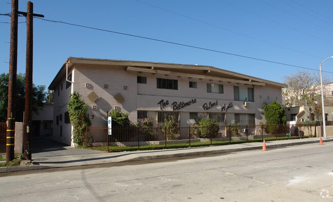 Building Photo - 5017 Bakman Ave