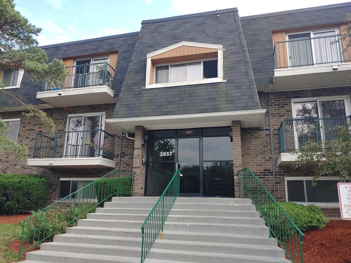 3857 N Parkway Dr Unit 1A, Northbrook, IL 60062 Condo for Rent in
