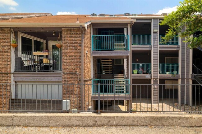 Foto del edificio - 1840 Burton Dr