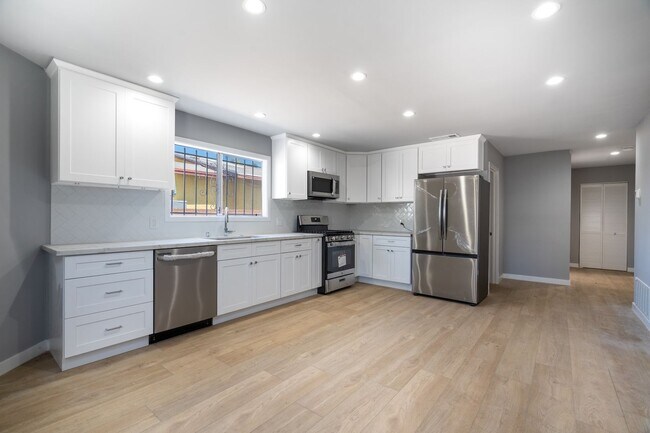 Foto del edificio - 1049 W 62nd St