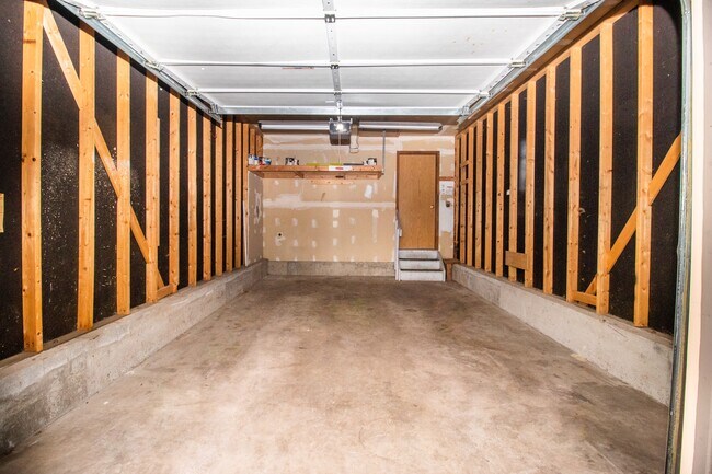 Garage - 5742 Stoney Pass Dr
