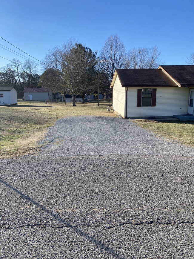 Driveway view 1 - 1205 Redden Ln