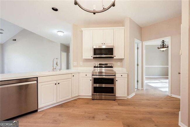Building Photo - 832 Devonwood Trail NW