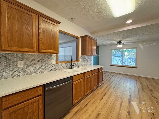 Foto del edificio - Spacious 3-Bedroom, 2-Bath in Sequiota Nei...
