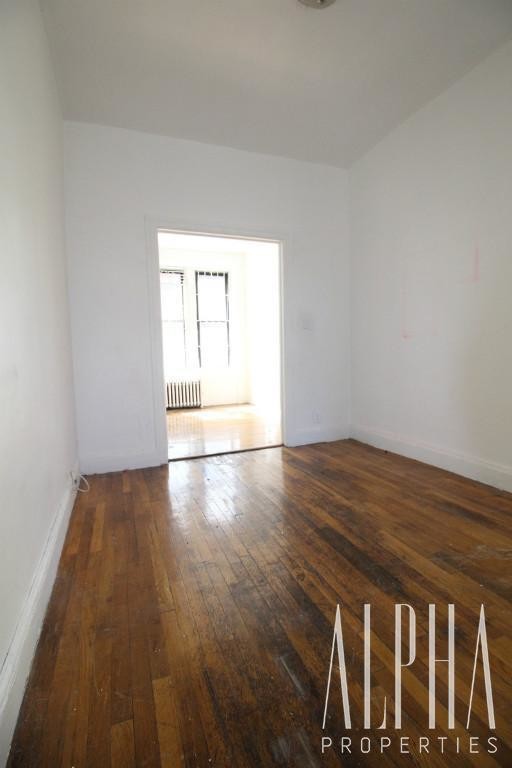 Foto del edificio - 240 E 2nd St