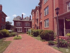 Building Photo - 552 N West St
