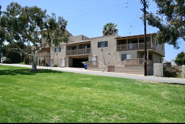 Building Photo - 1823 Armour Ln