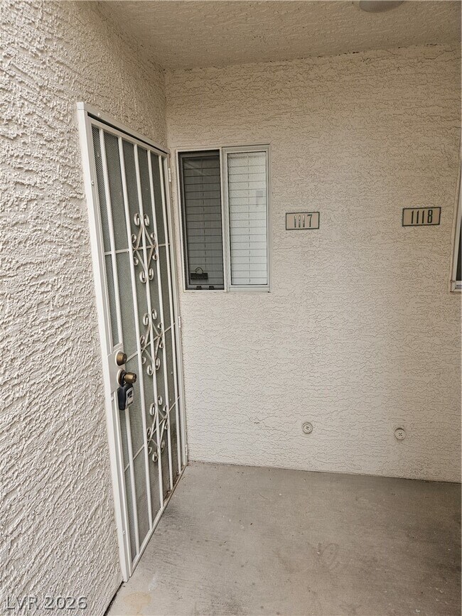 Foto del edificio - 7100 W Pirates Cove Rd