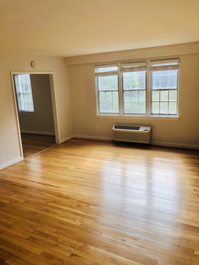 living room - 6 Auburn Ct