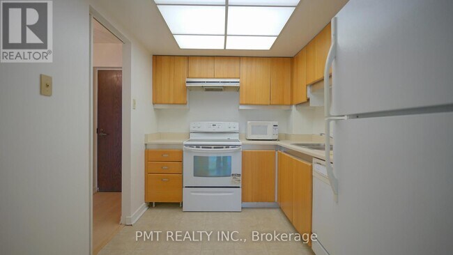 Photo du bâtiment - 65 Harbour Square