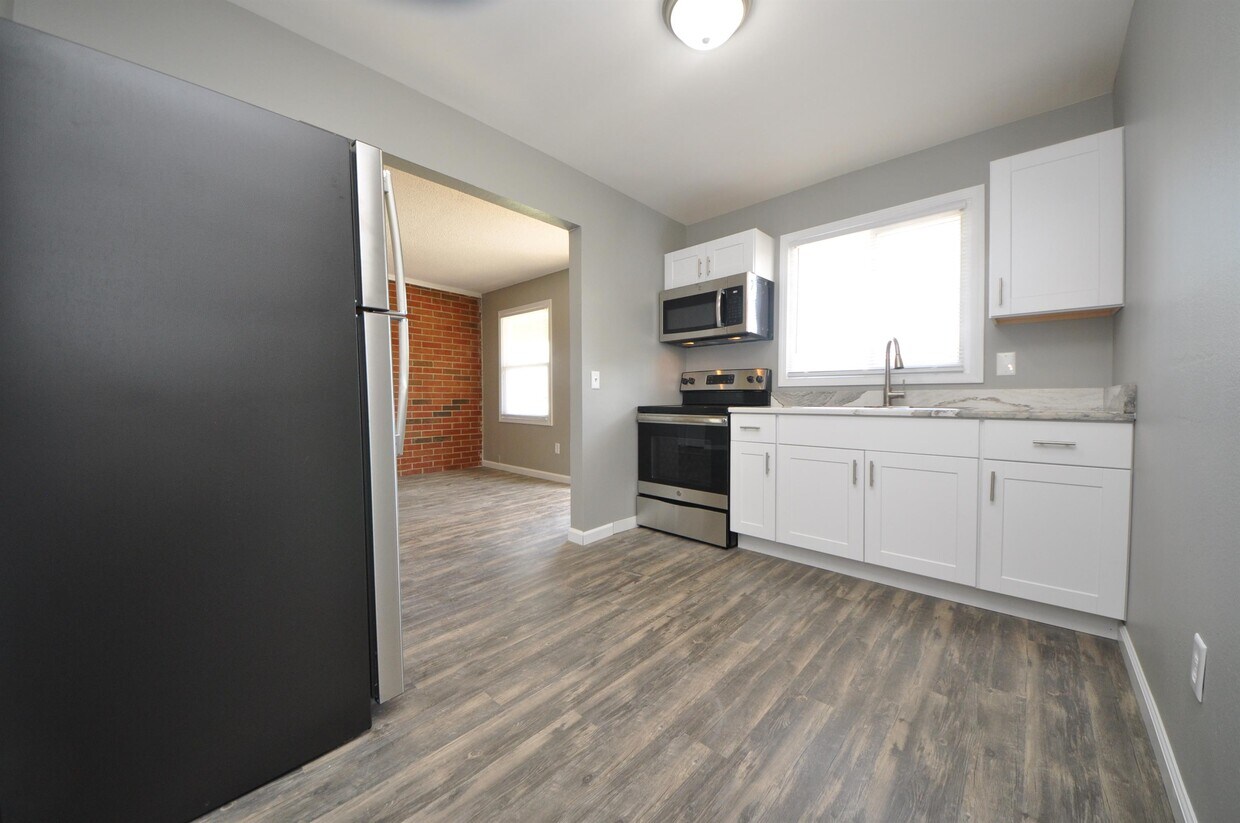 201 Roanoke Dr Unit K201, Warrenton, MO 63383 Room for Rent in