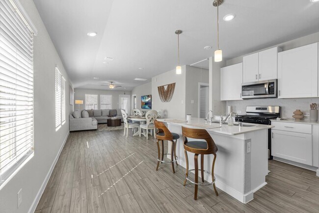 Building Photo - 18627 Etta Pnes Cir