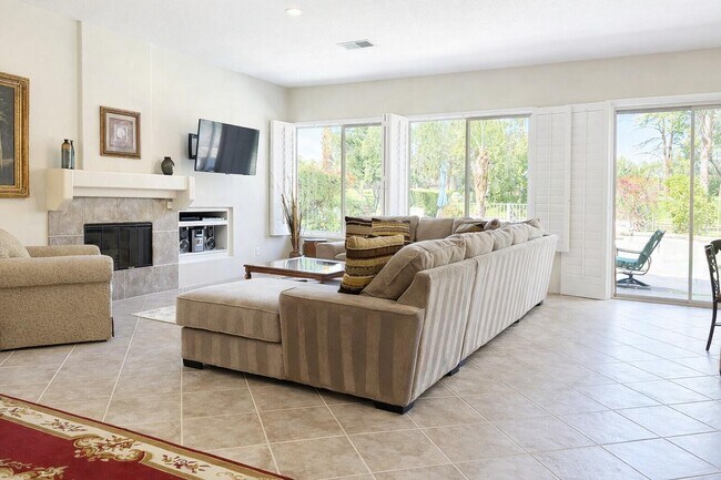 Foto del edificio - 83 N Kavenish Dr