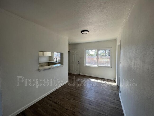 Foto del edificio - 1420 Lake Blvd