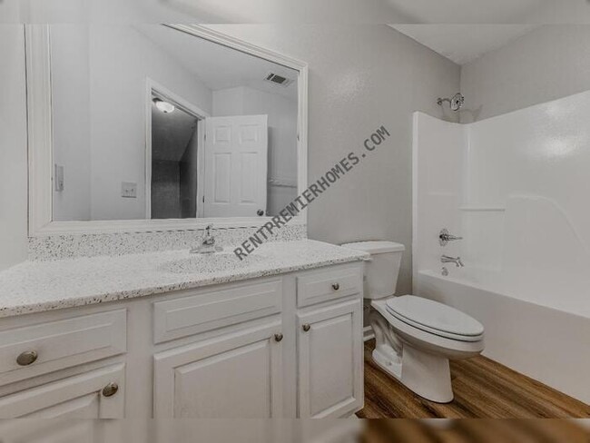 Building Photo - 3202 Fawn Dr