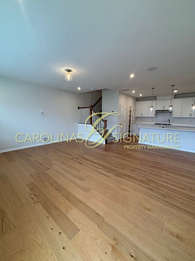 Foto del edificio - Brand New; Former Model Home; 3BR/2.5BA Townhouse