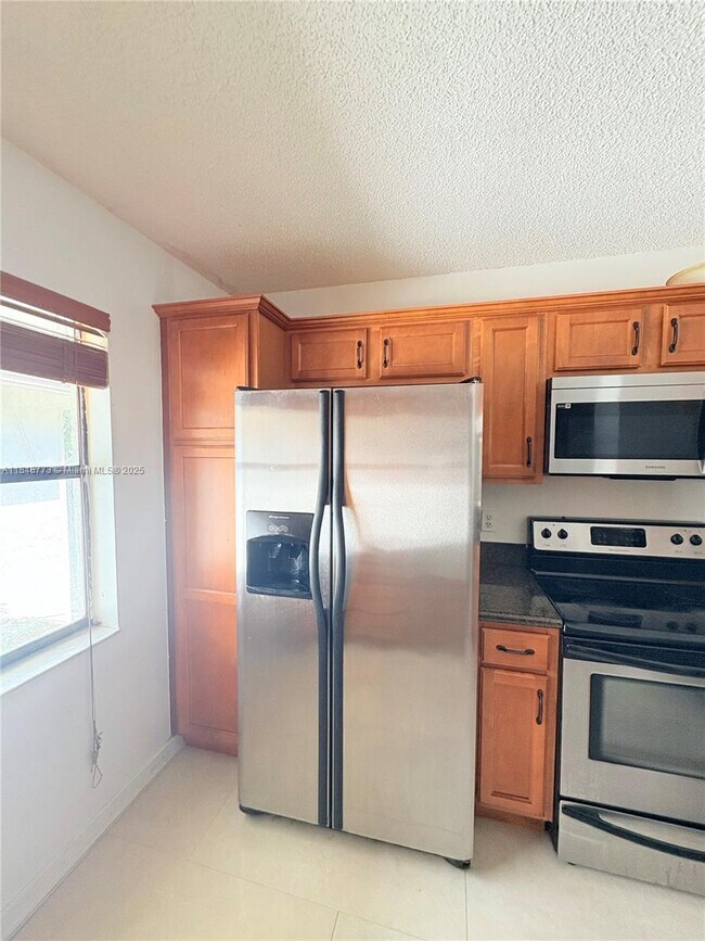 Foto del edificio - 11174 W Sample Rd