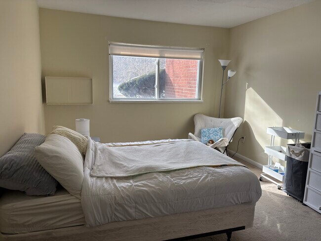 Foto del edificio - 65 Mayflower Ave