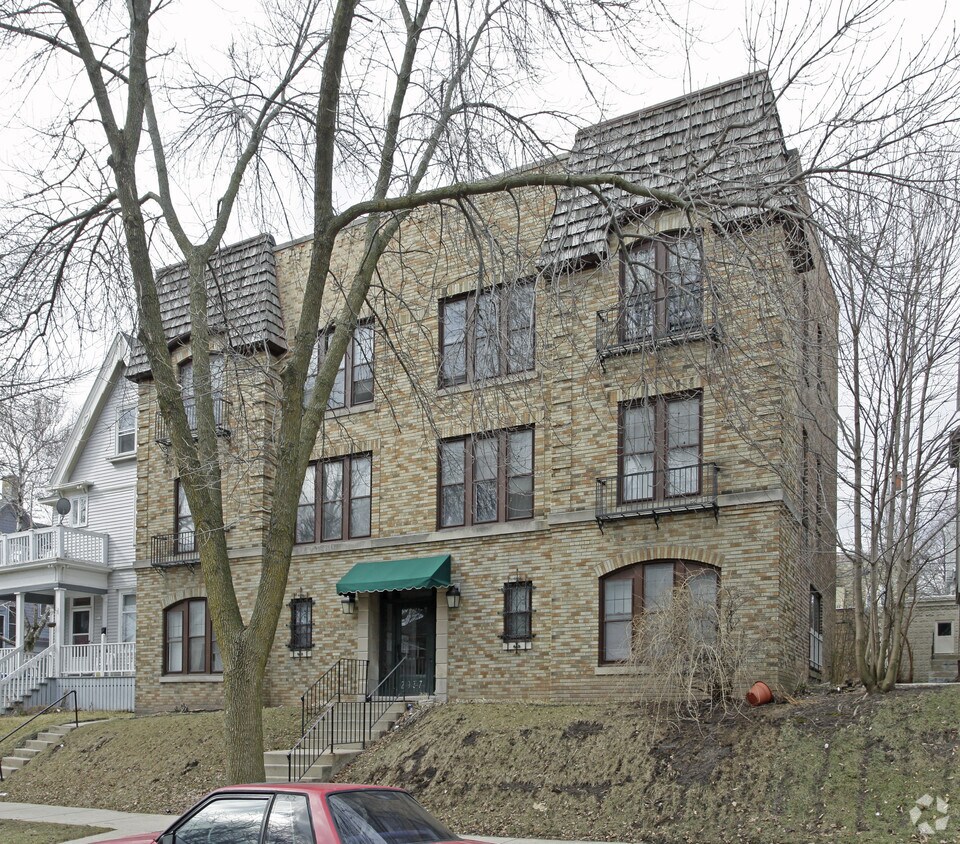 Foto del edificio - 2937 N Bartlett Ave