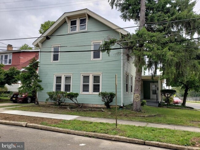 Building Photo - 3 N Summit Ave