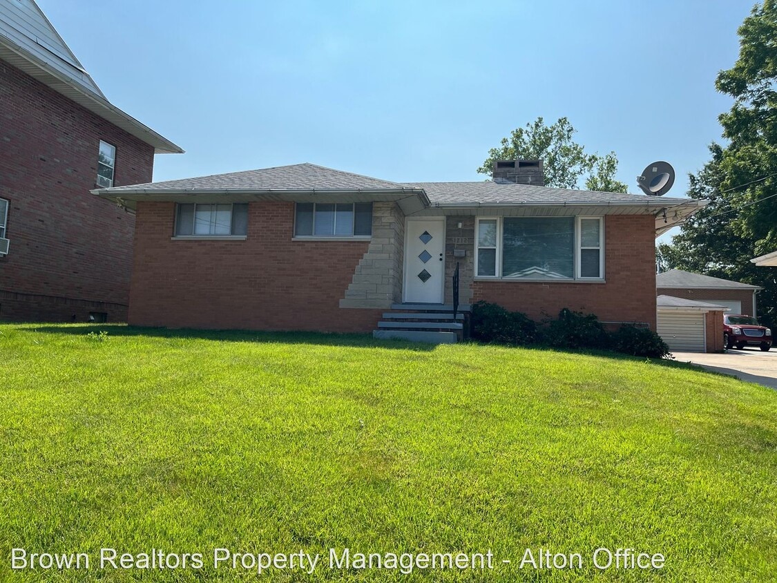 3 br, 1 bath House 1712 Clawson St. House Rental in Alton, IL