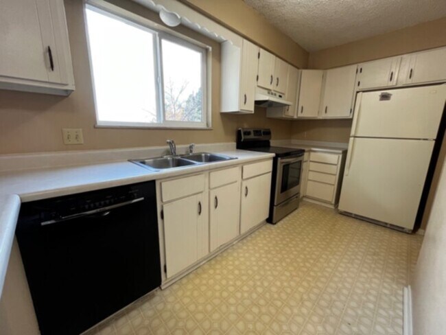 Foto del edificio - Charming multi-story duplex unit, nestled ...