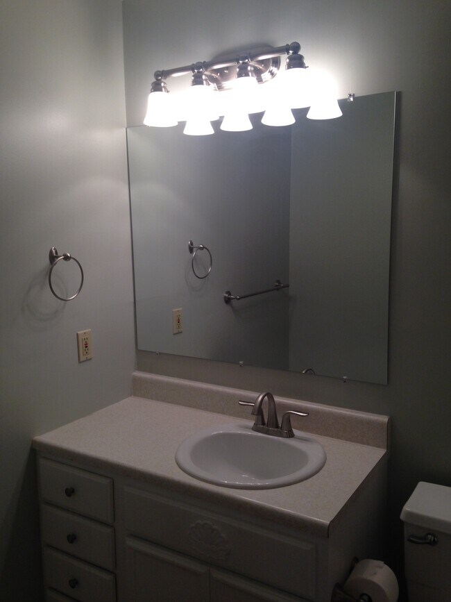 Foto del edificio - 817 Highwood Dr