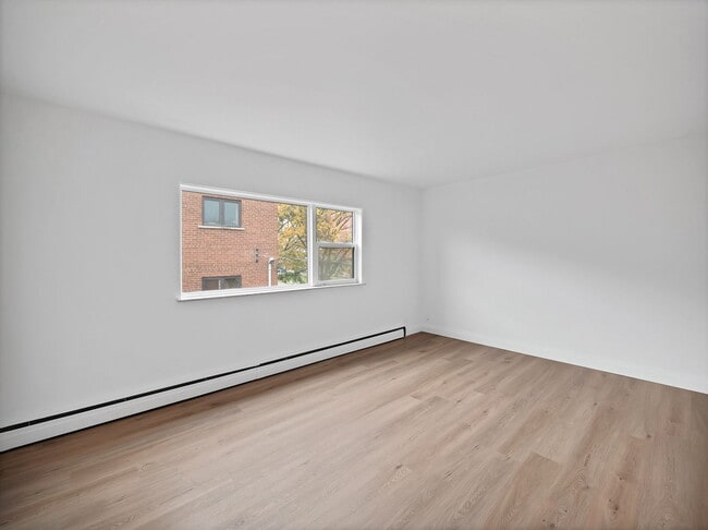 Building Photo - 1218 Fennell Ave E