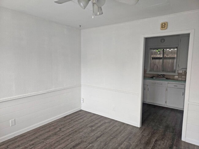 Foto del edificio - 1150 E San Joaquin Ave