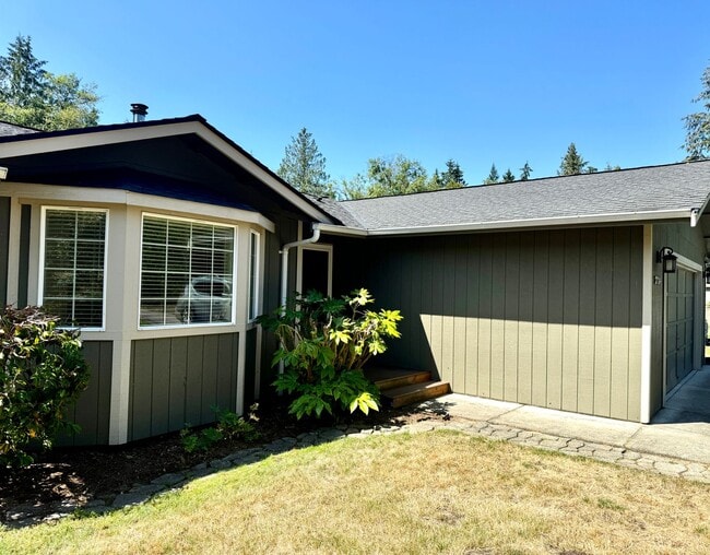 Building Photo - Absolutely perfect 3 bedroom single story ...