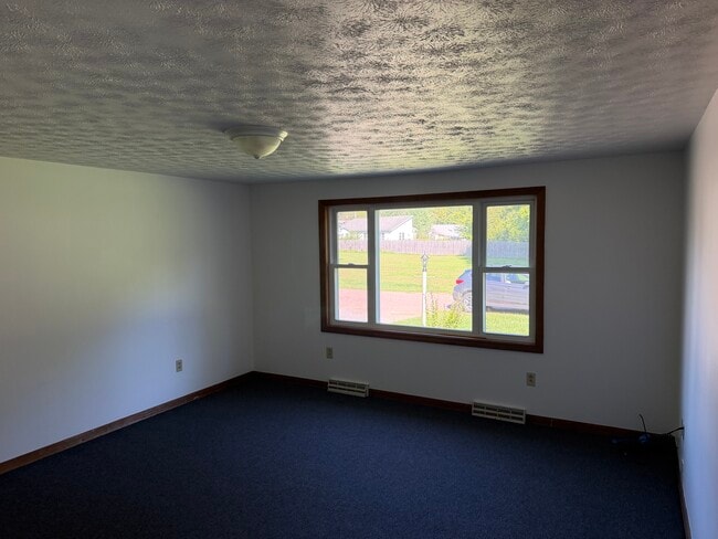 Building Photo - 47 Daisy Ln