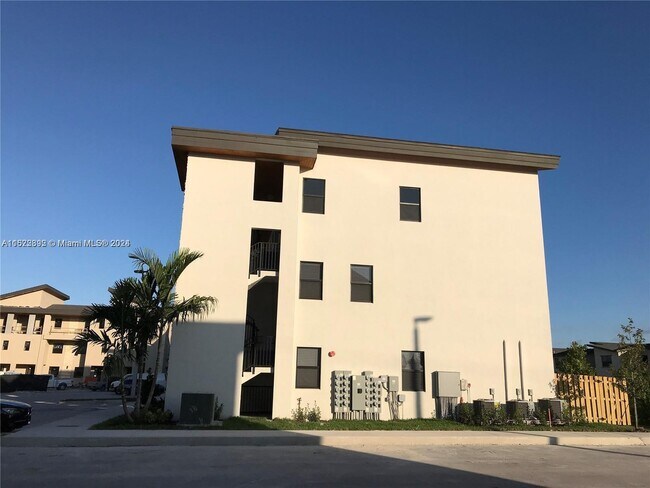 Foto del edificio - 10437 NW 82nd St