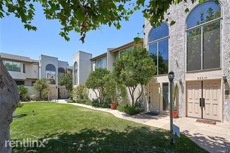 Building Photo - 5331 Coldwater Canyon Ave